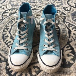 LIGHT BLUE HIGH TOP CONVERSE